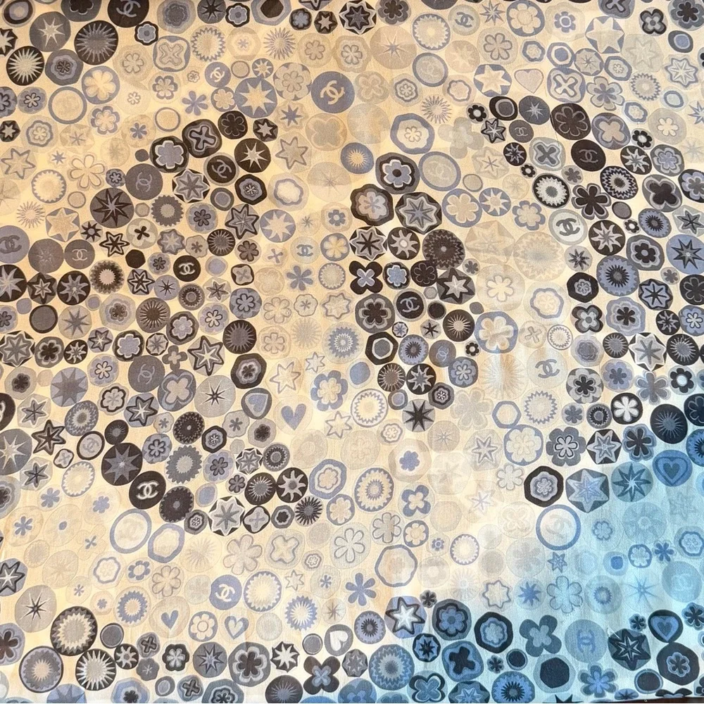 CHANEL Black and White silk Scarf